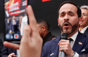 Abelardo de la Espriella inscribe su candidatura con 4,8 millones de firmas