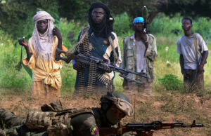 ¿Héroes o mercenarios? El debate que divide a Colombia por sus combatientes en el extranjero