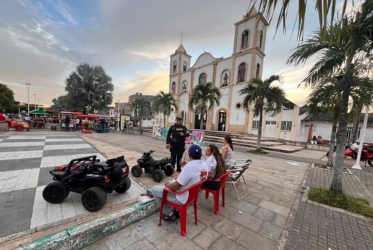 Policía promueve la crianza responsable y la protección infantil en Paz de Ariporo: Casanare